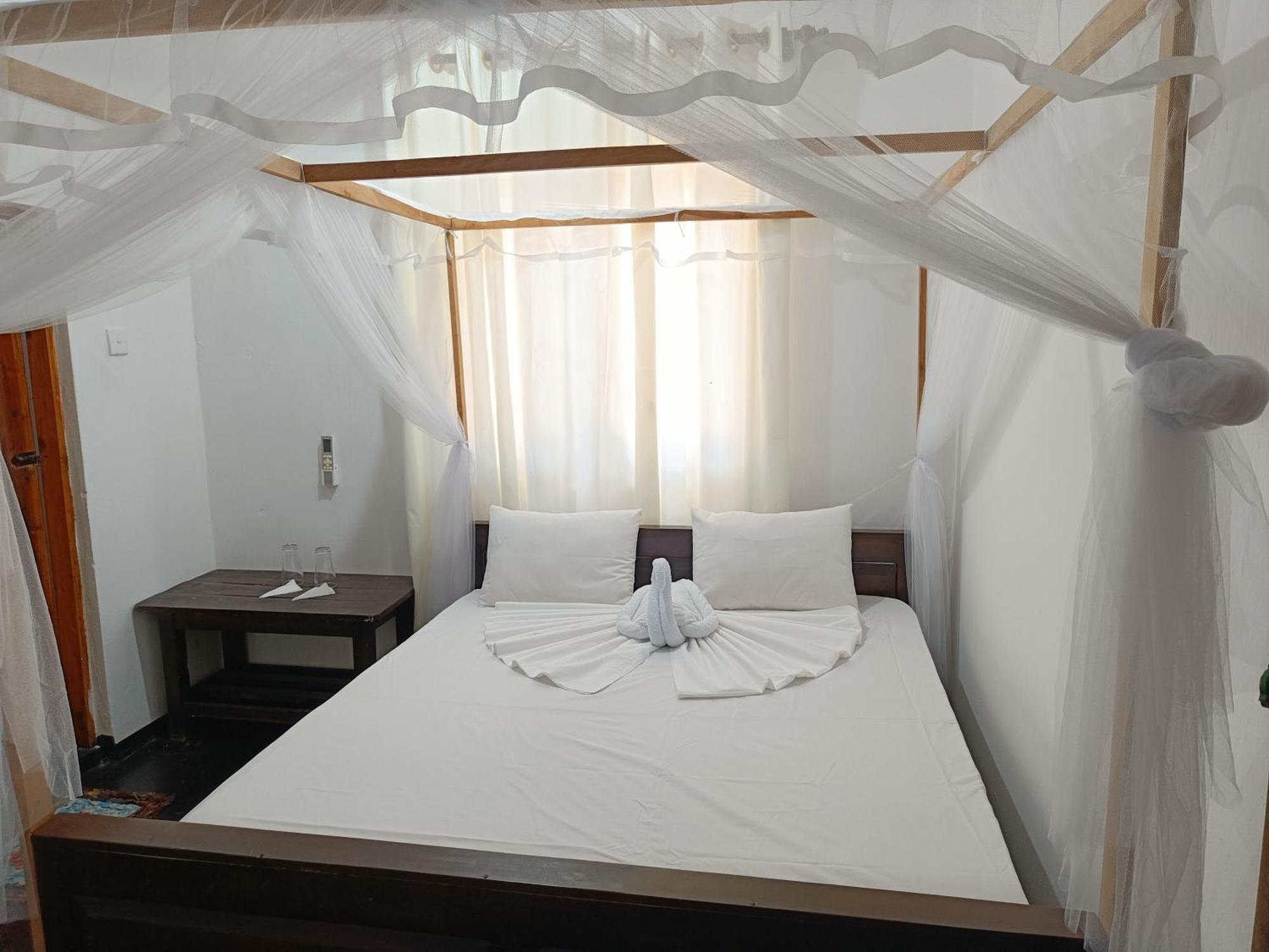 Kingly Aroma Hotel Arugam Bay Room photo