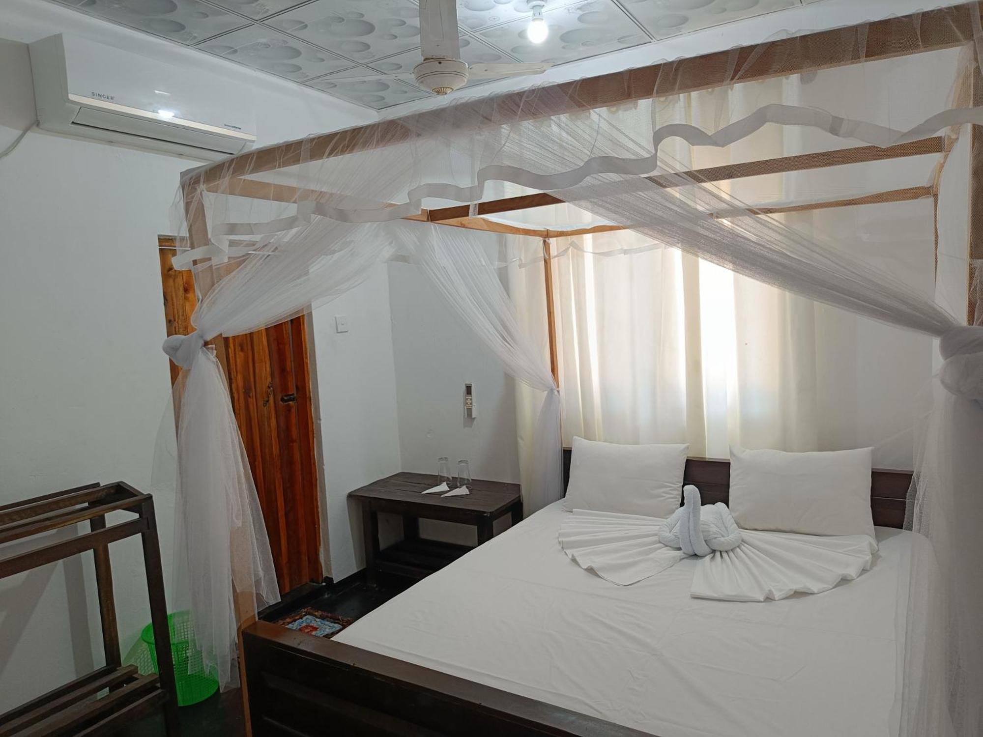 Kingly Aroma Hotel Arugam Bay Room photo