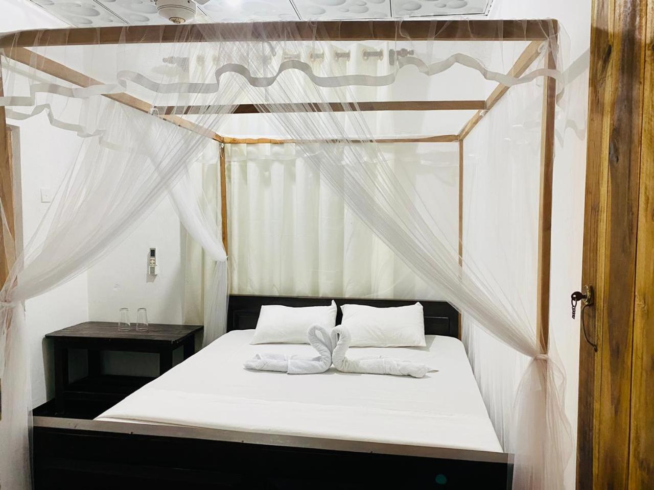 Kingly Aroma Hotel Arugam Bay Room photo
